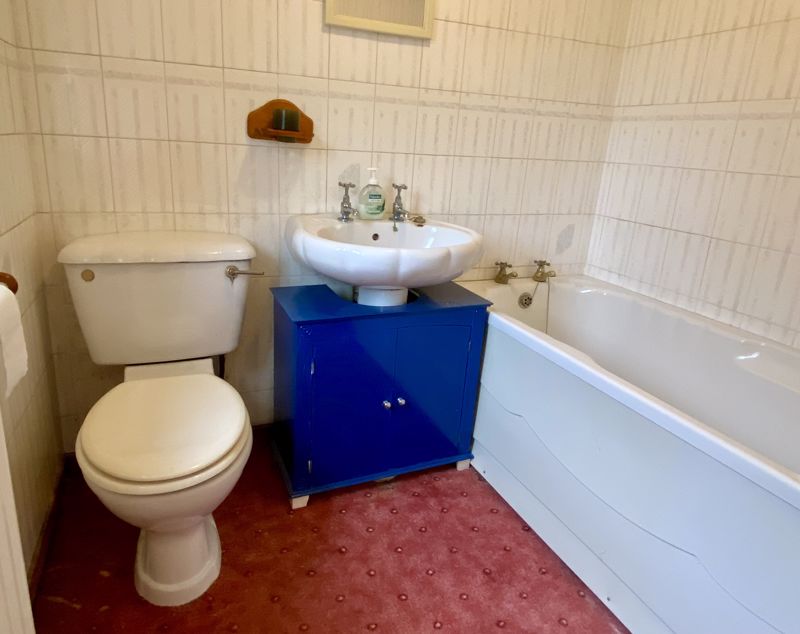 En-suite Bathroom- click for photo gallery